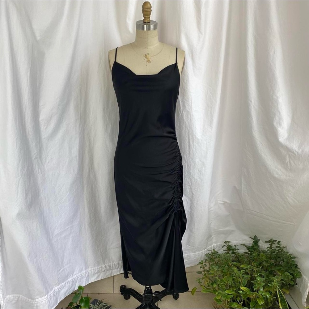 Zara silk dress 🖤